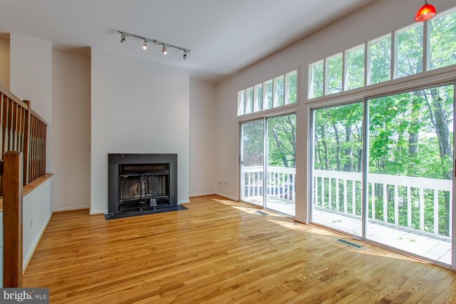 Building Photo - 11121 Watermans Dr