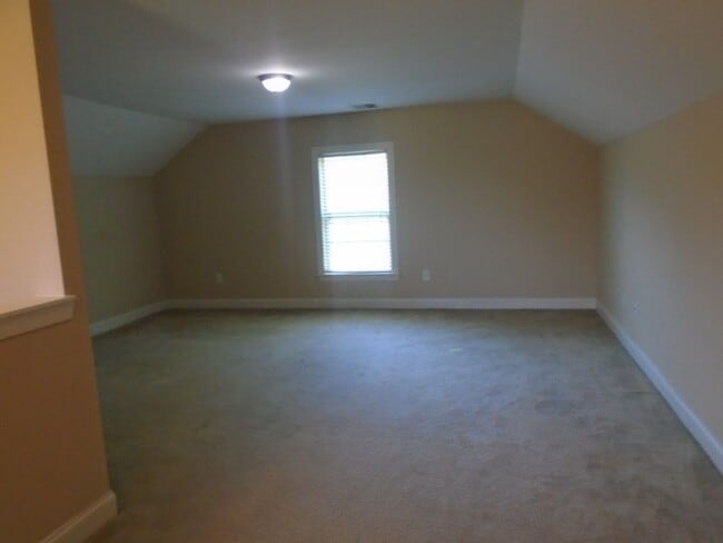Building Photo - Stunning 5-Bedroom, 3.5-Bath Home with Bon...