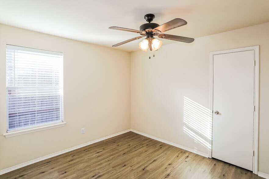 Building Photo - 12249 Shadow Wood Trail