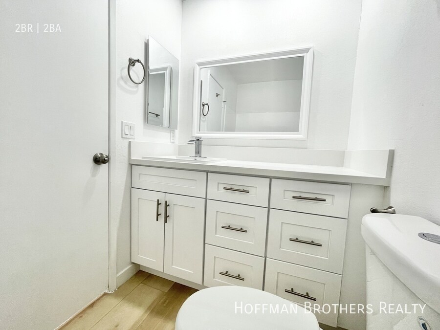 Building Photo - 14011 S Budlong Ave