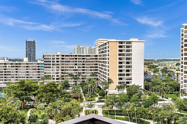 Building Photo - 2500 Parkview Dr