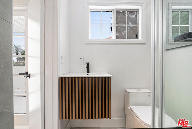 Building Photo - 6686 Drexel Ave