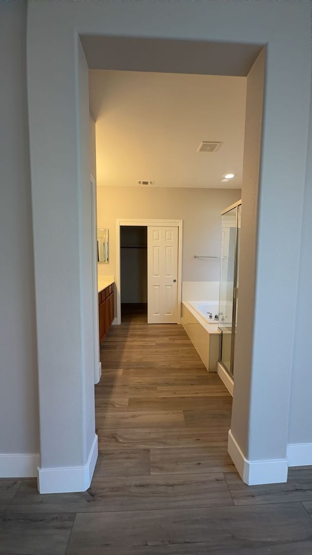 Building Photo - 2390 River Rock Dr