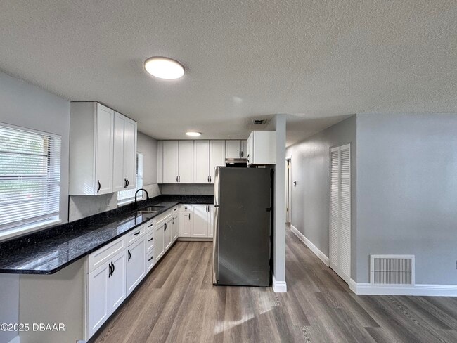 Building Photo - 704 Boston Ct