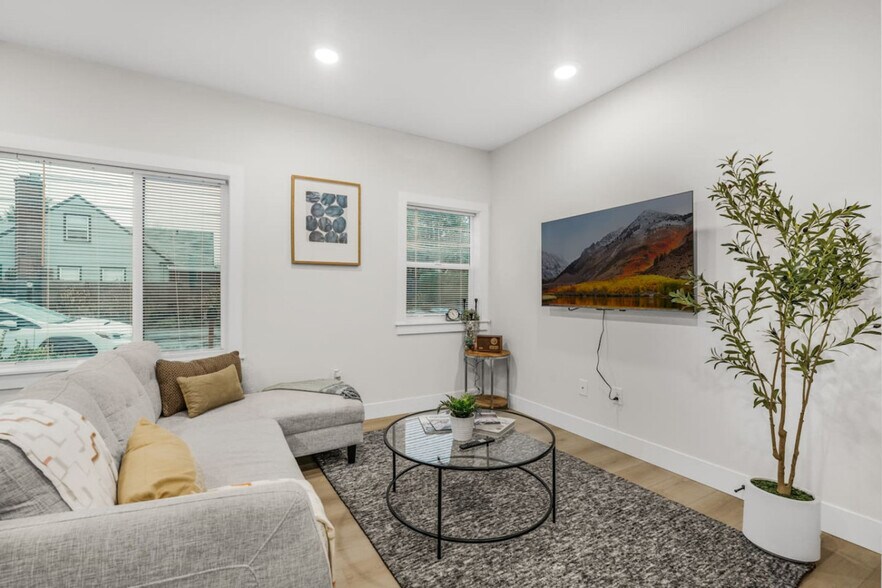 Building Photo - 3505 NE Creston Ave