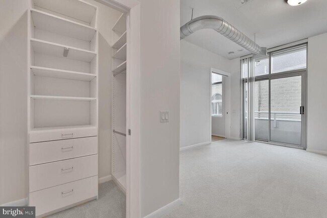 Building Photo - 811 4th St NW