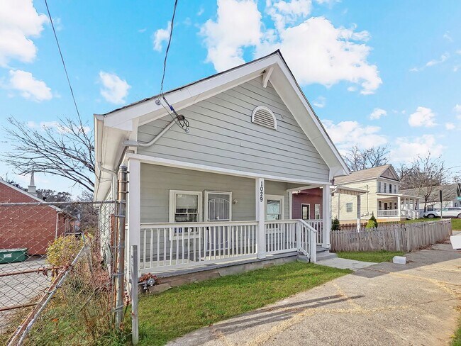 Building Photo - Recently Updated 4 Bedroom 2 Bath Ranch in the Pittsburgh area of Atlanta - Housing Vouchers Acce...