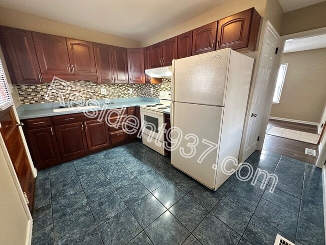 Building Photo - 3 Bed 1 Bath Home