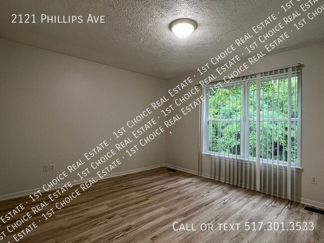 Building Photo - 2121 Phillips Ave