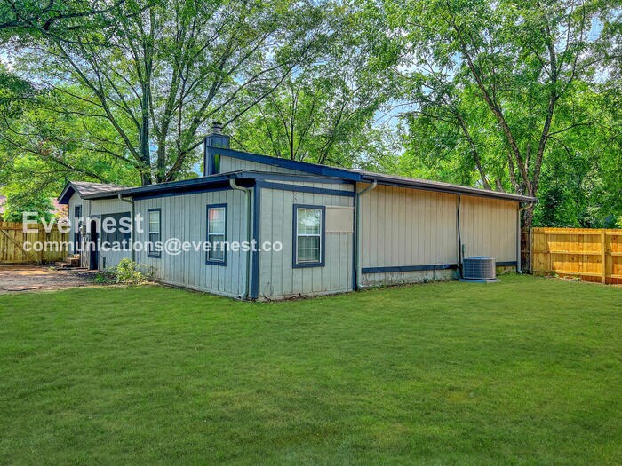 Building Photo - 7275 Cedardale Rd