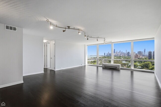 Building Photo - 330 W Diversey Pkwy