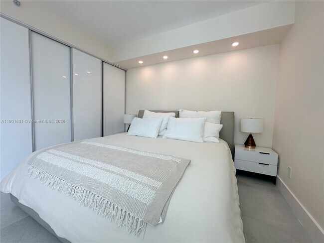 Building Photo - 335 S Biscayne Blvd