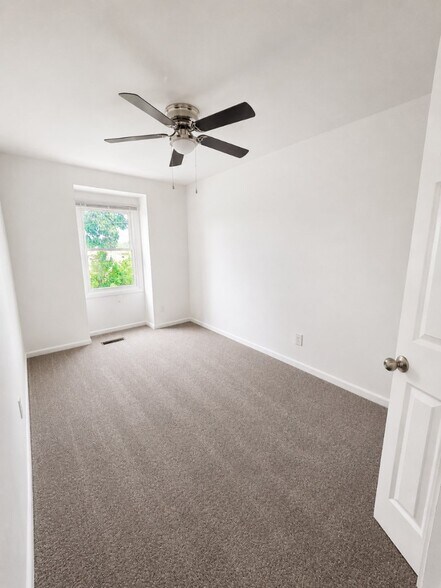 Building Photo - 2626 Wayside Dr