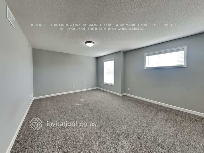 Building Photo - 10922 Glacier Ln N