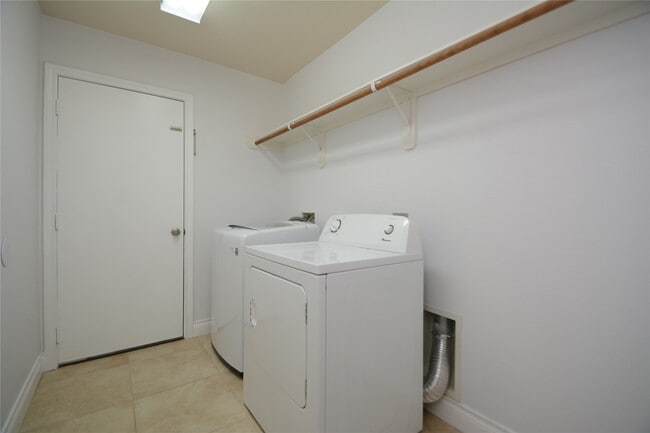Building Photo - 12567 Canyon Falls Boulevard