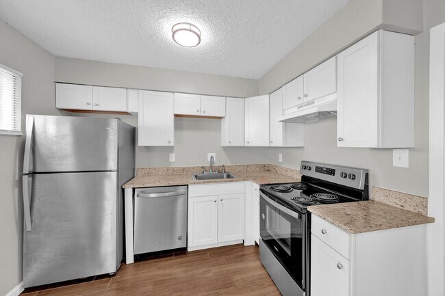 Building Photo - 674 Hobbs Dr