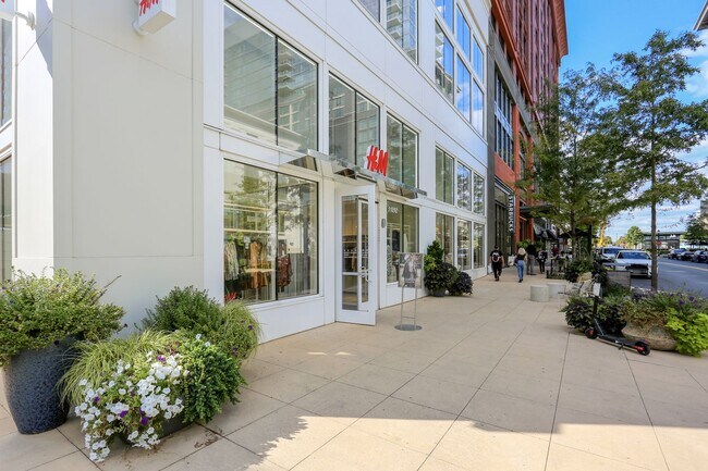 Building Photo - Luxury 2BD/2BA in The Gallery - Across from PIKE & ROSE + White Flint Metro