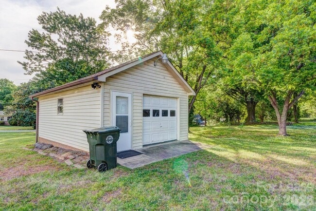 Building Photo - 1409 Delview Rd