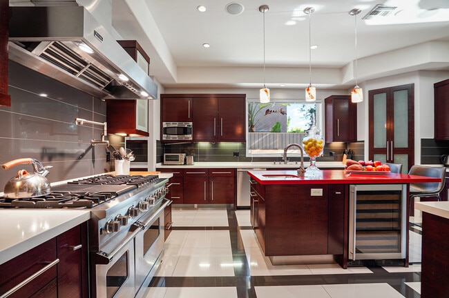 Kitchen - 841 N Crescent Heights Blvd