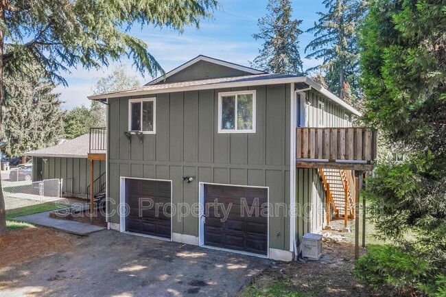 Building Photo - 2423 NW 3rd Ave