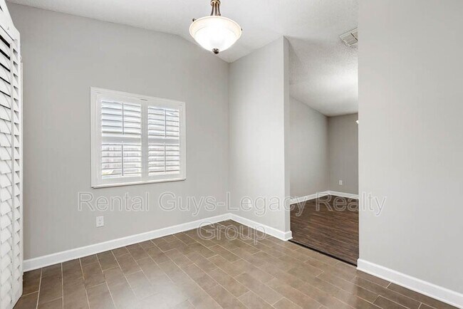 Building Photo - 10729 Squires Ct