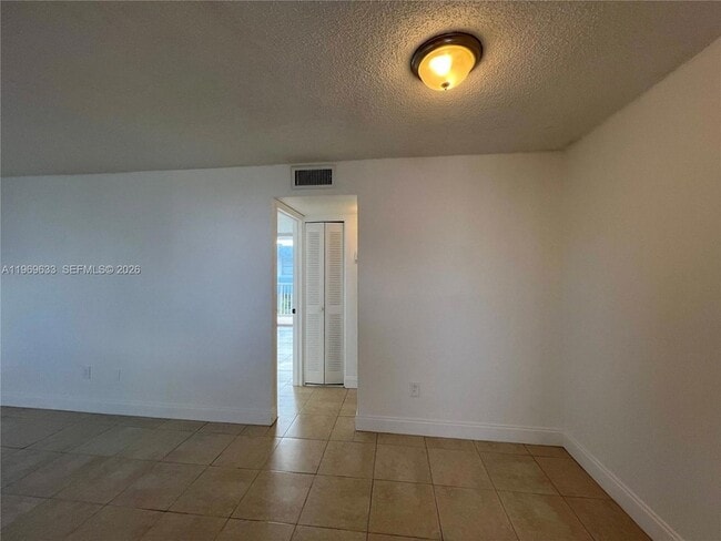 Building Photo - 1801 S Treasure Dr