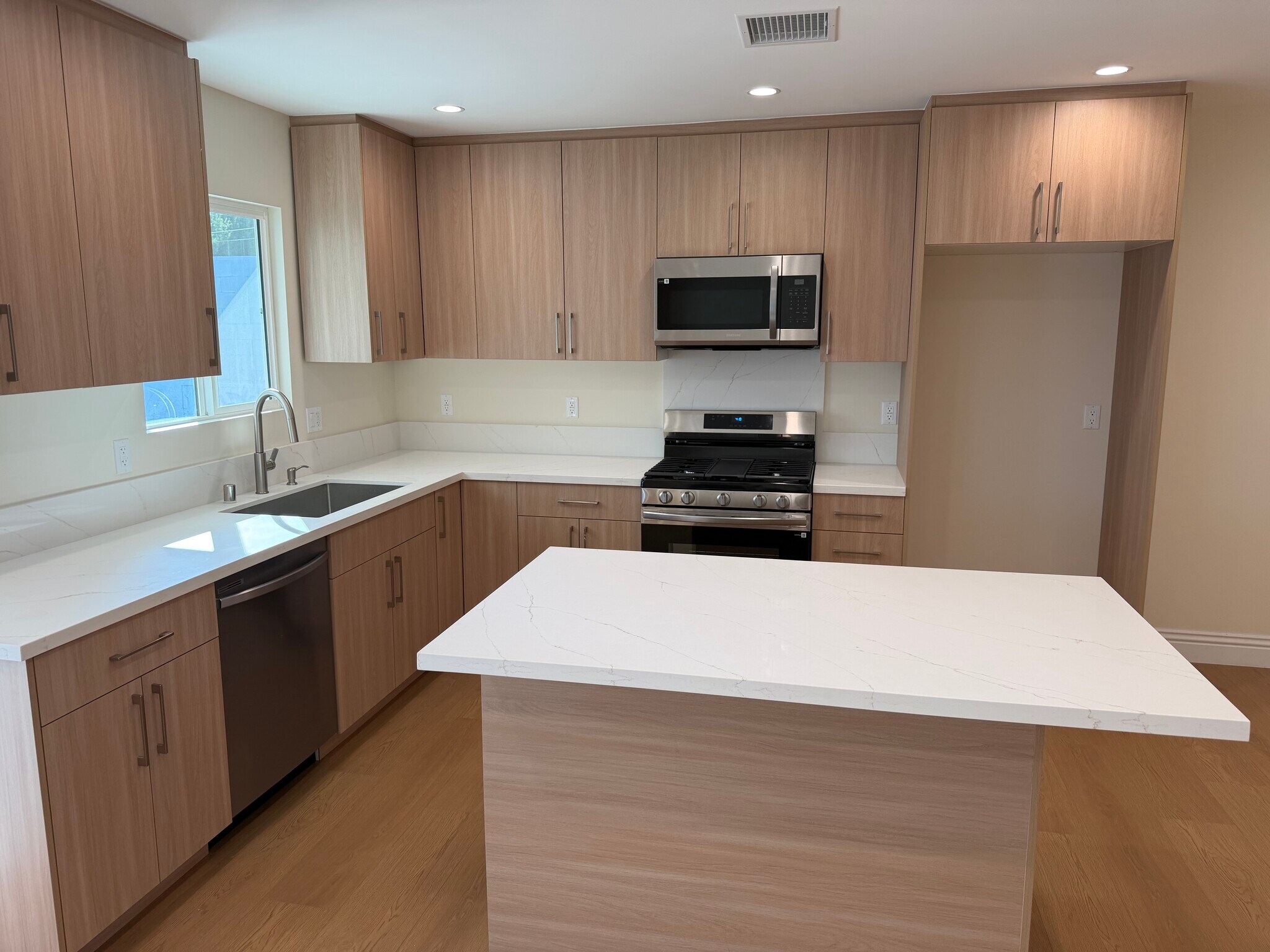 Building Photo - 11575 Garrick Ave