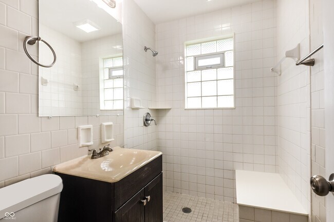 Building Photo - 2804 N Moreland Ave