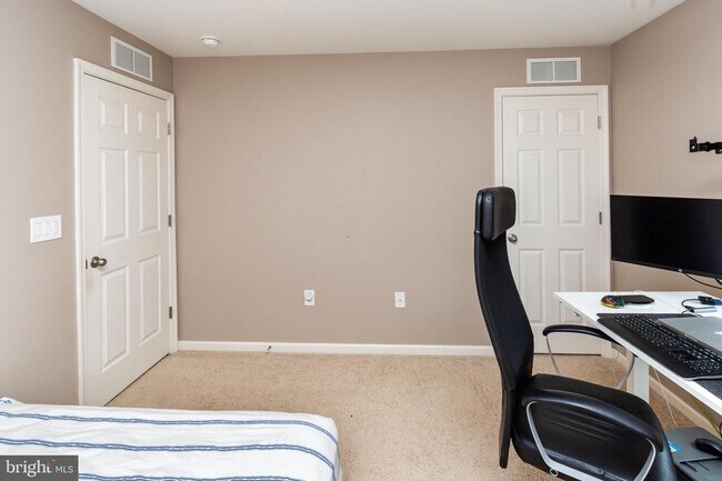 Building Photo - 27 Braeburn Dr