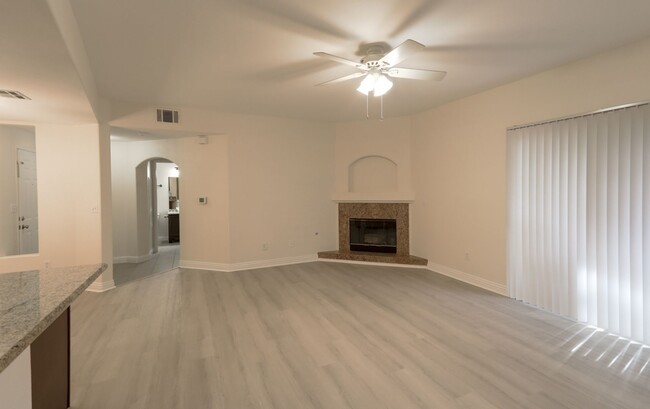 Building Photo - Guard Gated Summerlin 2 Bed Condo