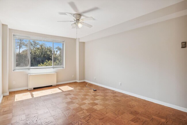 Building Photo - Spacious 1br/1bth Condo minutes from Downtown Silver Spring!