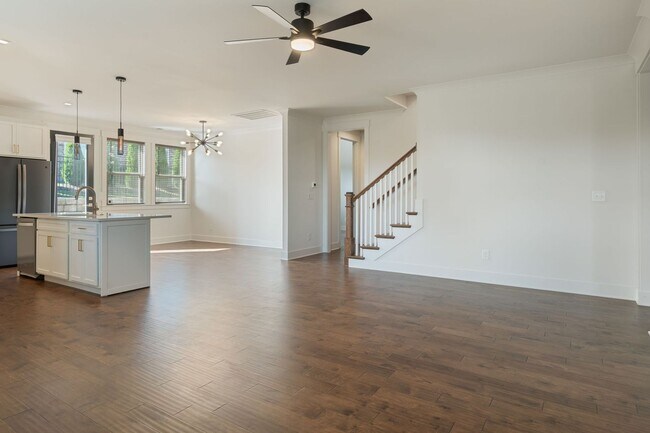 Building Photo - Gated Community - Villages of Stoneybrook