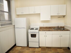 Building Photo - 1382 Beacon St