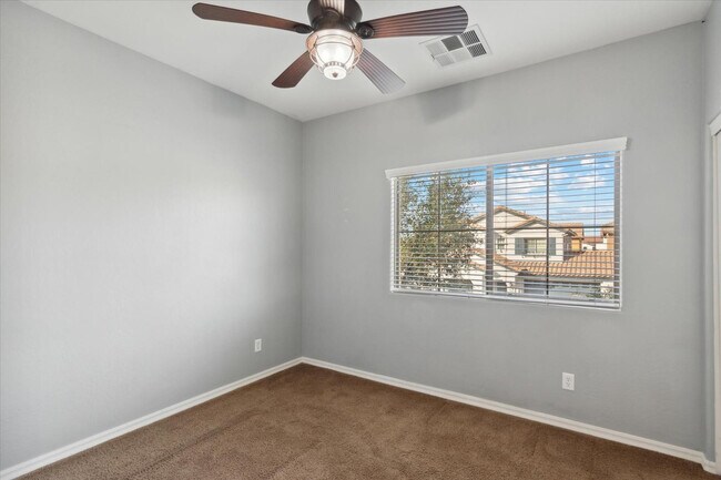 Building Photo - 18815 E Swan Dr