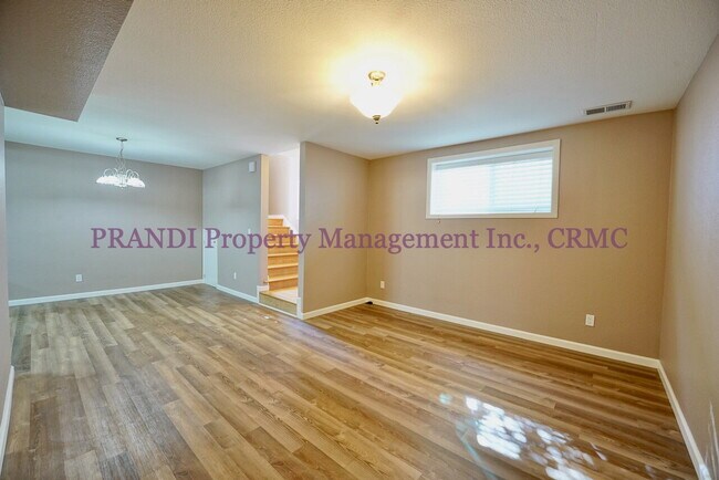 Building Photo - Charming Downtown San Rafael Victorian Style Duplex.