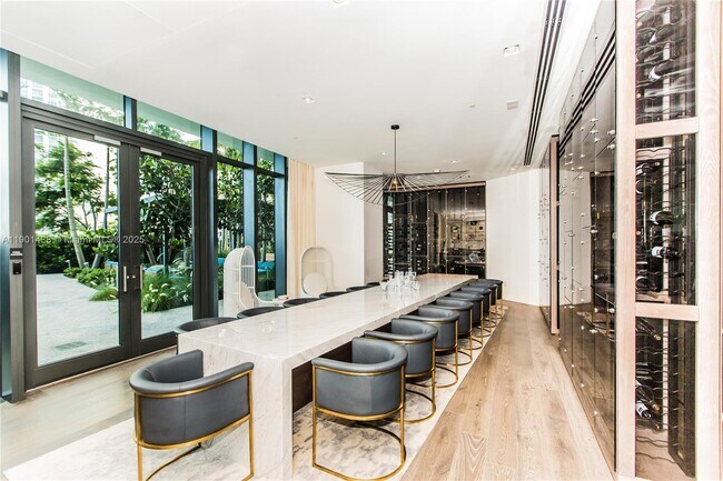 Building Photo - 650 NE 32nd St