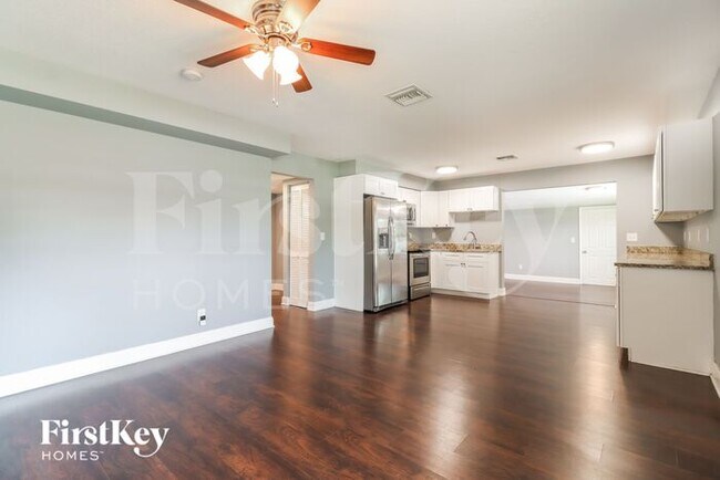 Building Photo - 4722 W Wyoming Ave