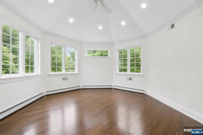 Building Photo - 122 Helen Ct