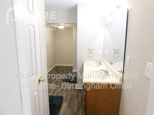 Building Photo - 5208 Highland Ave