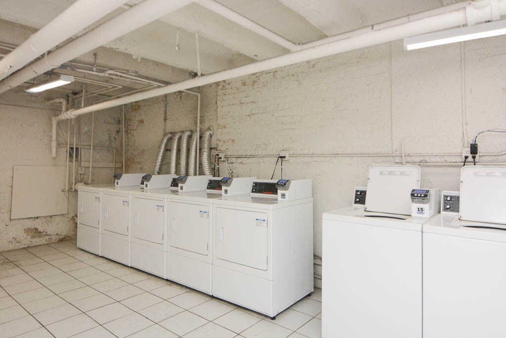 Building Photo - 618 W Patterson Ave