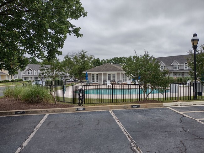 Building Photo - Adorable Two Bedroom Two Bath Condo - Just...