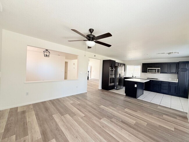 Building Photo - Highly desirable North Summerlin single-fa...