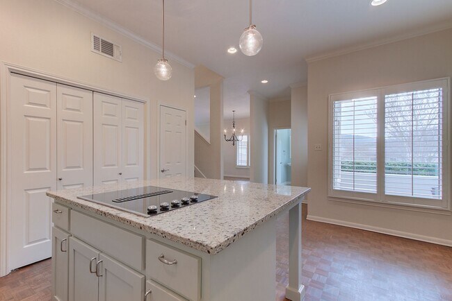 Building Photo - 4231 Westlake Dr