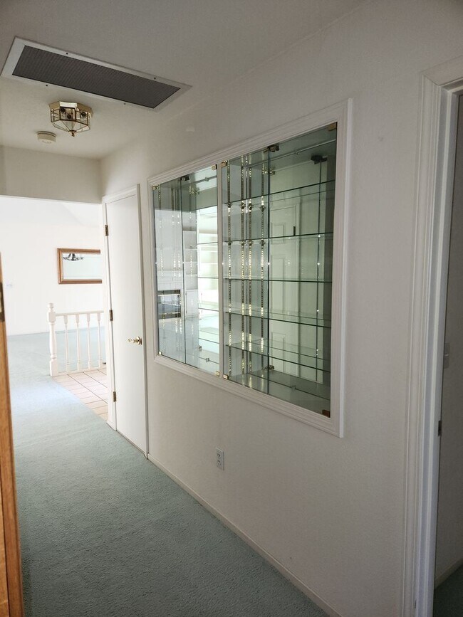 Building Photo - "Must See" House in Oakmont w/beautiful vi...