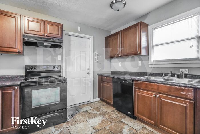 Building Photo - 1302 SW Peggy Cir