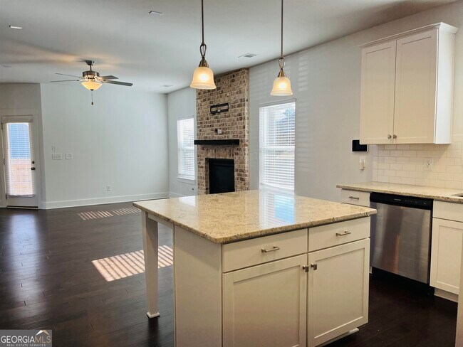 Building Photo - 371 Crestbrook Ln