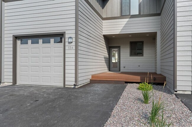 Building Photo - 3 bedroom, 2.5 bath townhome, minutes from downtown Whitefish
