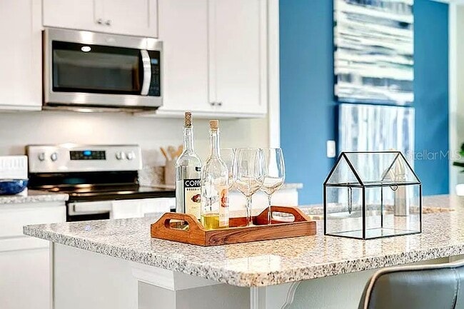 Building Photo - 2030 Maple Ridge Dr