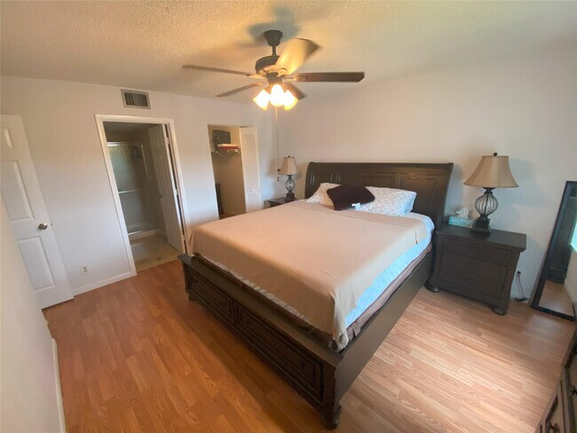 Building Photo - 821 Sky Pine Way