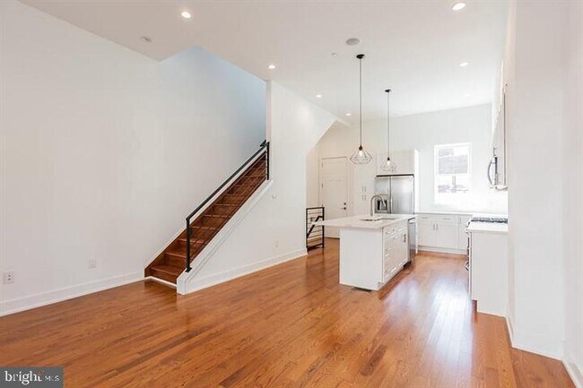 Building Photo - 146 W Wildey St